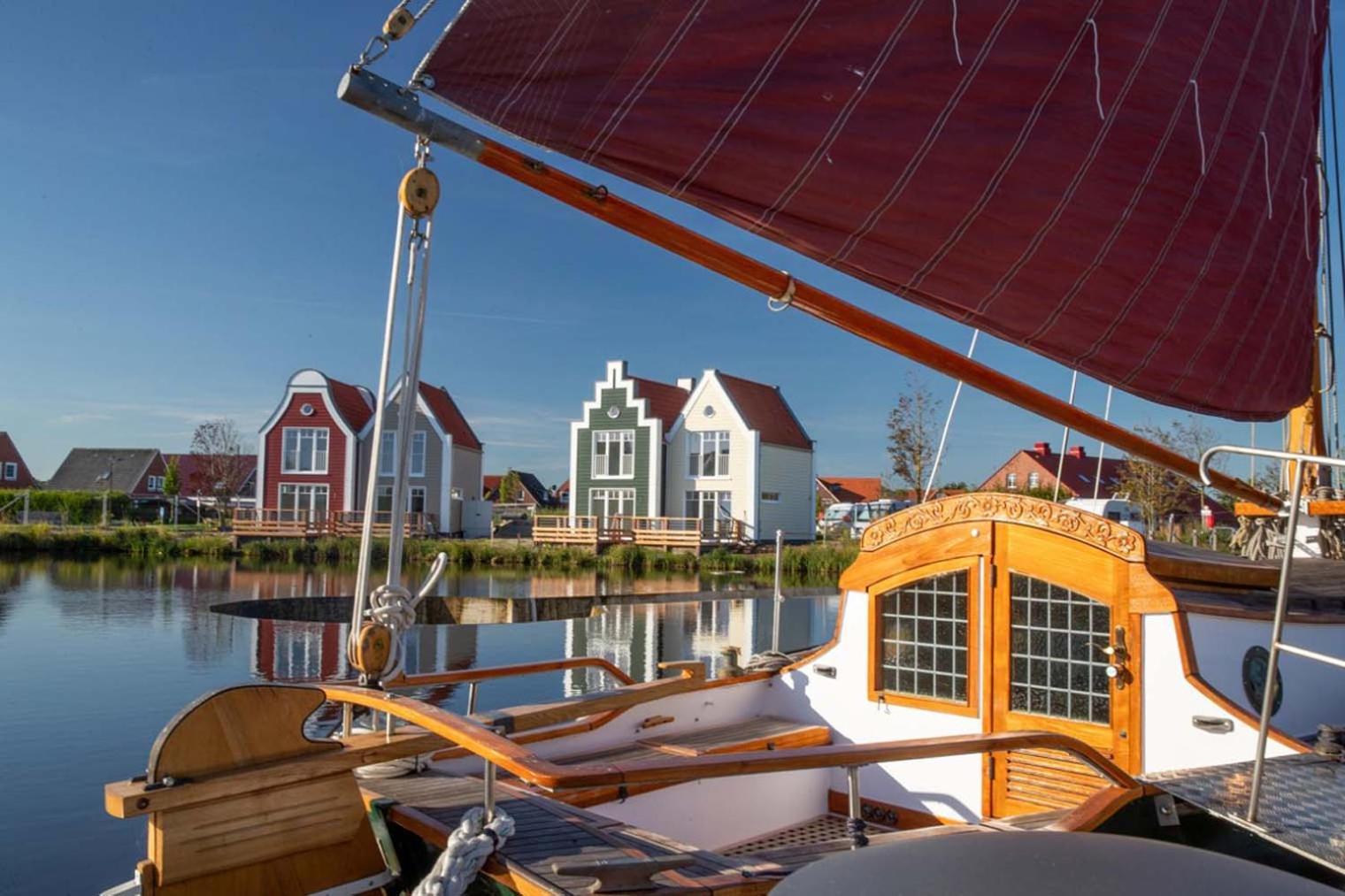 Plattbodenschiff Pandion Hotel Neuharlingersiel Exterior photo